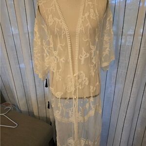 Kendall & Kylie White Sheer Floral Blouse